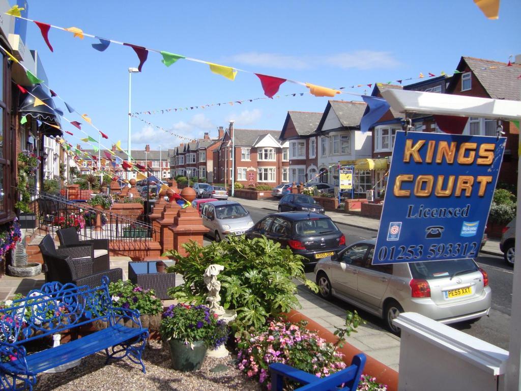 Kings Court Families & Couples Bed and Breakfast Blackpool Buitenkant foto