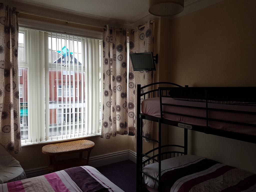 Kings Court Families & Couples Bed and Breakfast Blackpool Buitenkant foto
