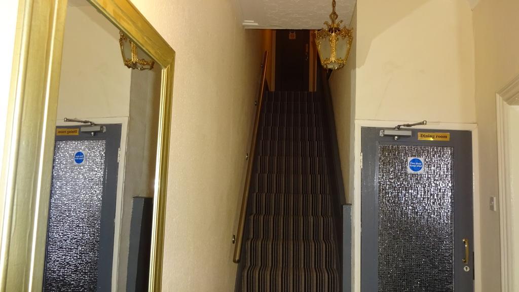Kings Court Families & Couples Bed and Breakfast Blackpool Buitenkant foto